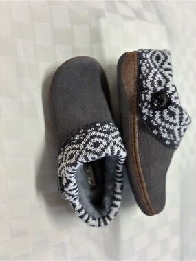 Clarks Willowdean Sweater Fur Knit Slippers Gray Suede Size 7M